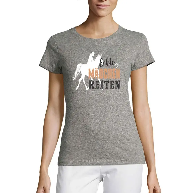 Equestrian Women’s Tee: ‘Echte Mädchen Reiten’ – Short-Sleeve Riding-Inspired Top