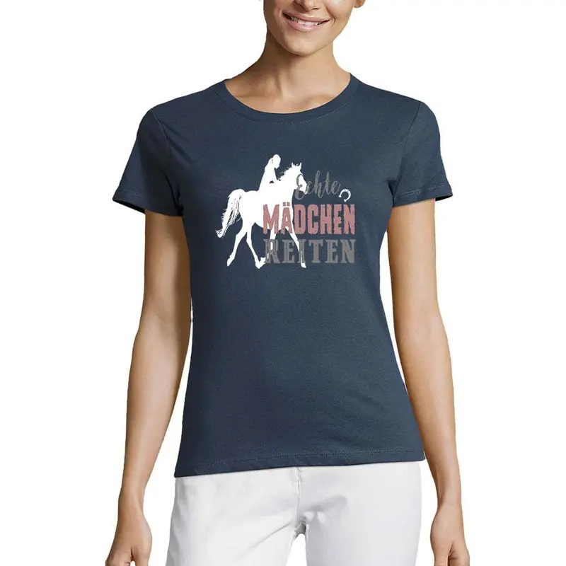 Equestrian Women’s Tee: ‘Echte Mädchen Reiten’ – Short-Sleeve Riding-Inspired Top