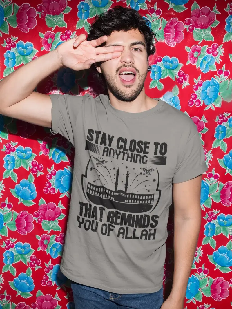 Ultrabasic Men's T-Shirt Stay Close To Anything That Reminds You Of Allah - Kaaba Muslim Tee Shirt 1