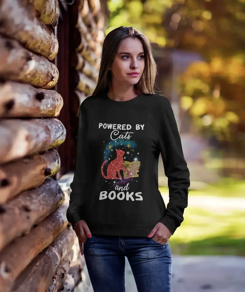 Ultrabasic Women's Sweatshirt Powered By Cats And Books - Cat Lovers 1