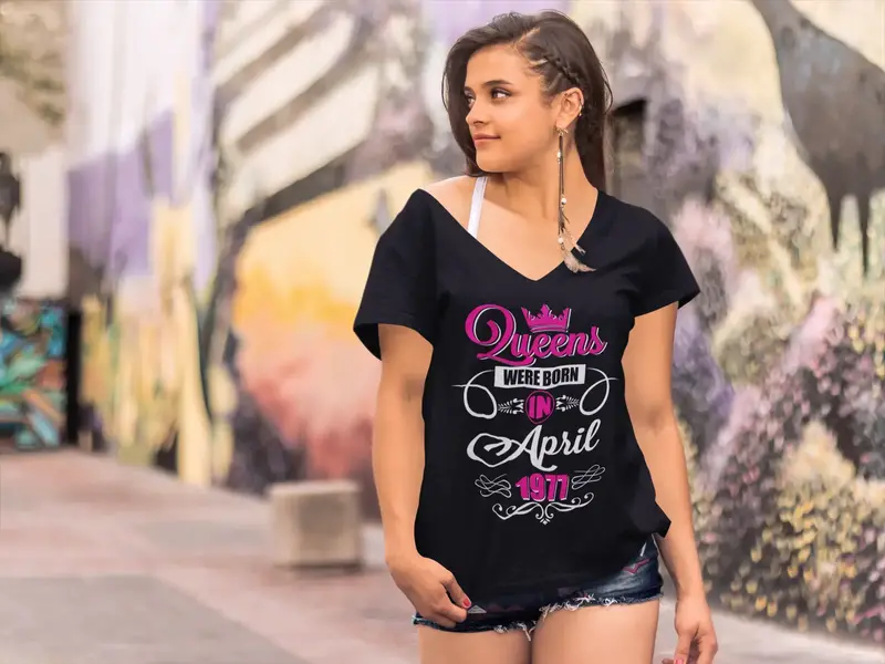 Ultrabasic Women's T-Shirt Queens Were Born In April 1977 - 43Rd Birthday Shirt For Ladies 1