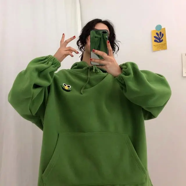 Women’s Embroidered Cartoon Hoodie – Trendy Loose-Fit Velvet Long-Sleeve Streetwear Top with Pockets